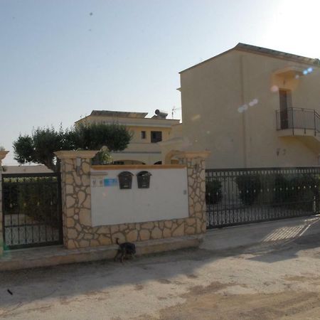 Oasi Tortuga Residence Piscina E Barbecue H24 مازارا ديل فالو المظهر الخارجي الصورة