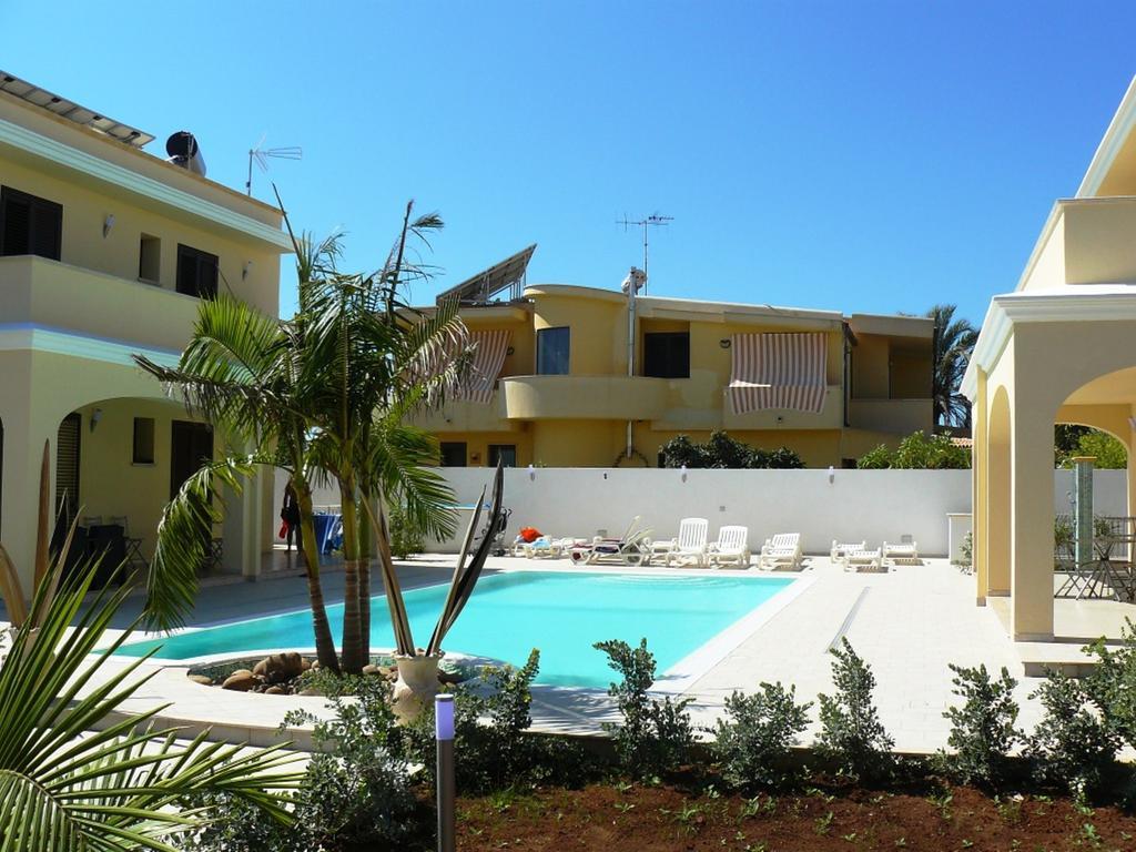 Oasi Tortuga Residence Piscina E Barbecue H24 مازارا ديل فالو المظهر الخارجي الصورة