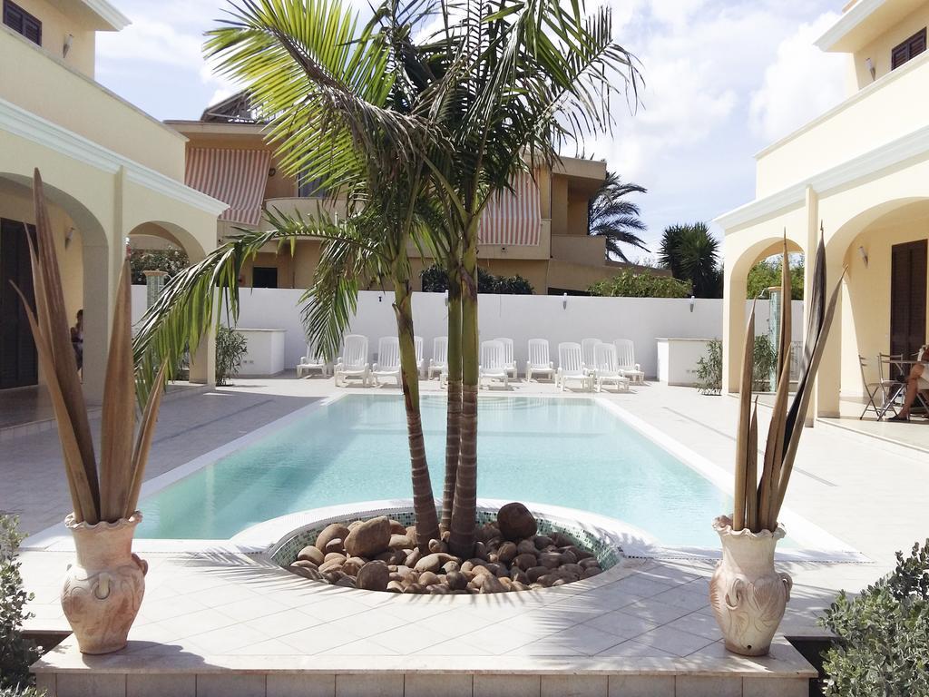 Oasi Tortuga Residence Piscina E Barbecue H24 مازارا ديل فالو الغرفة الصورة