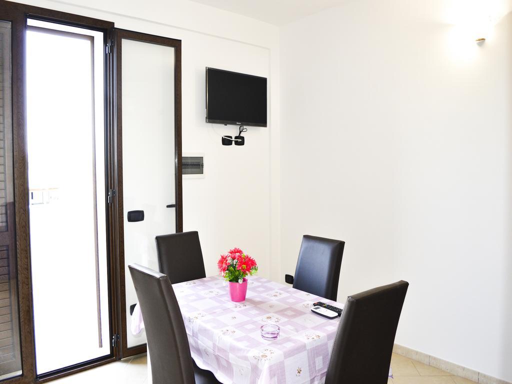 Oasi Tortuga Residence Piscina E Barbecue H24 مازارا ديل فالو الغرفة الصورة