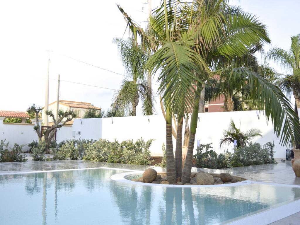 Oasi Tortuga Residence Piscina E Barbecue H24 مازارا ديل فالو الغرفة الصورة