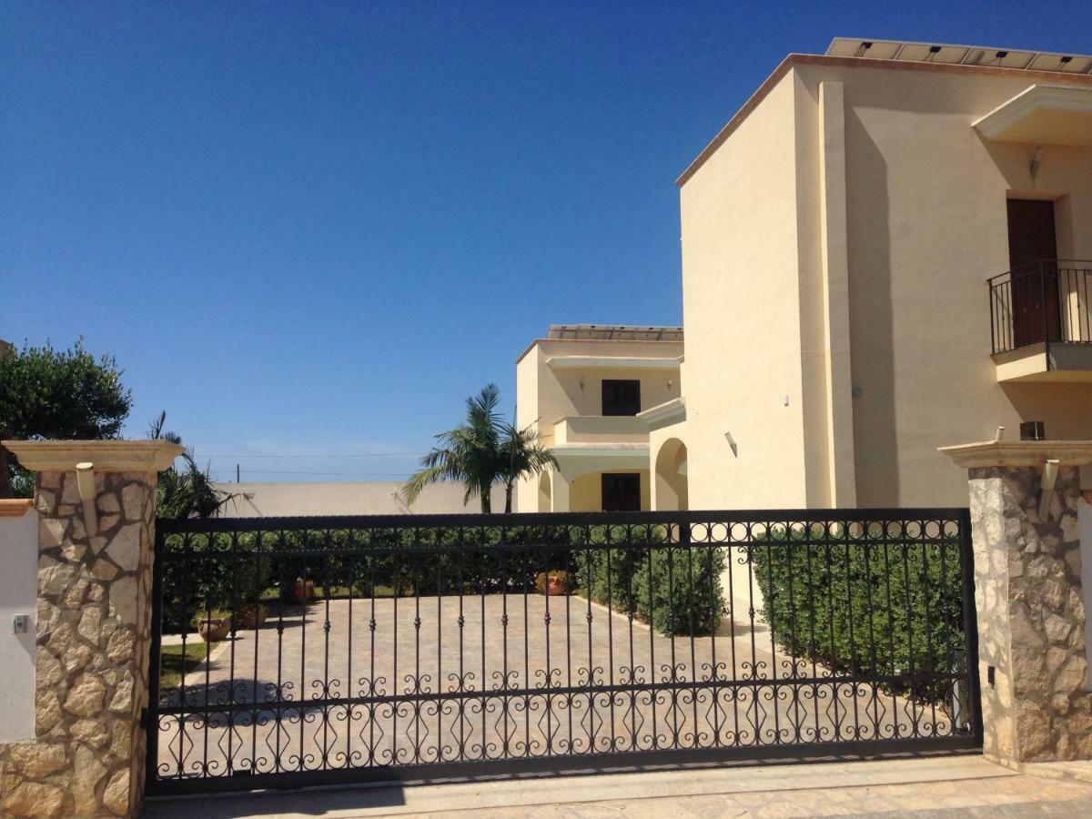 Oasi Tortuga Residence Piscina E Barbecue H24 مازارا ديل فالو المظهر الخارجي الصورة
