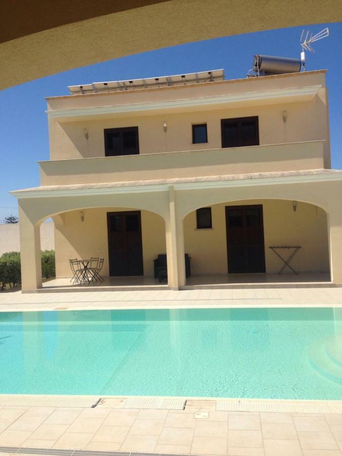 Oasi Tortuga Residence Piscina E Barbecue H24 مازارا ديل فالو المظهر الخارجي الصورة